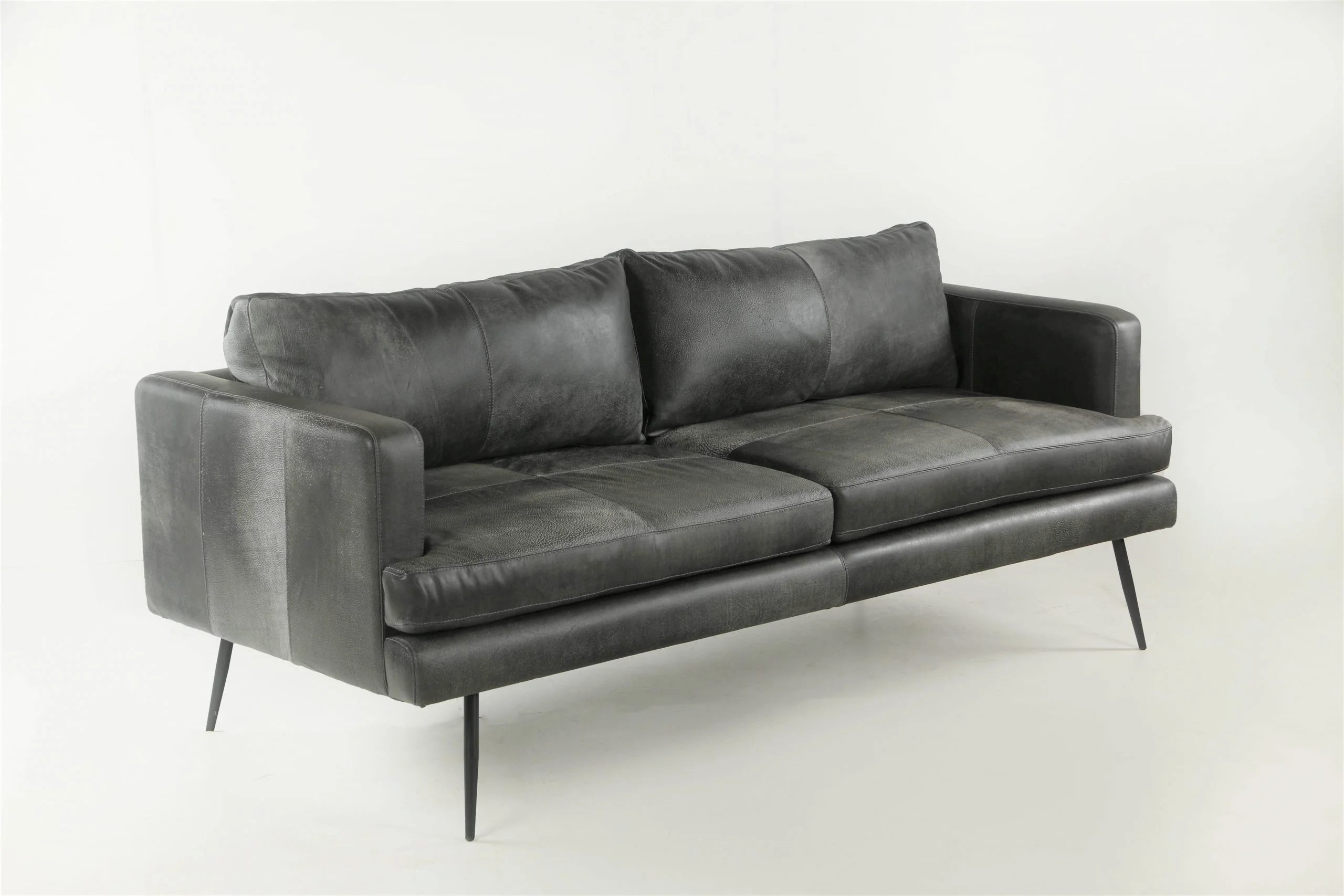 Sofá de Cuero – Slim Sasiori Color Milagro Gris, asiento liso, Cuero 100% Natural Uruguayo.