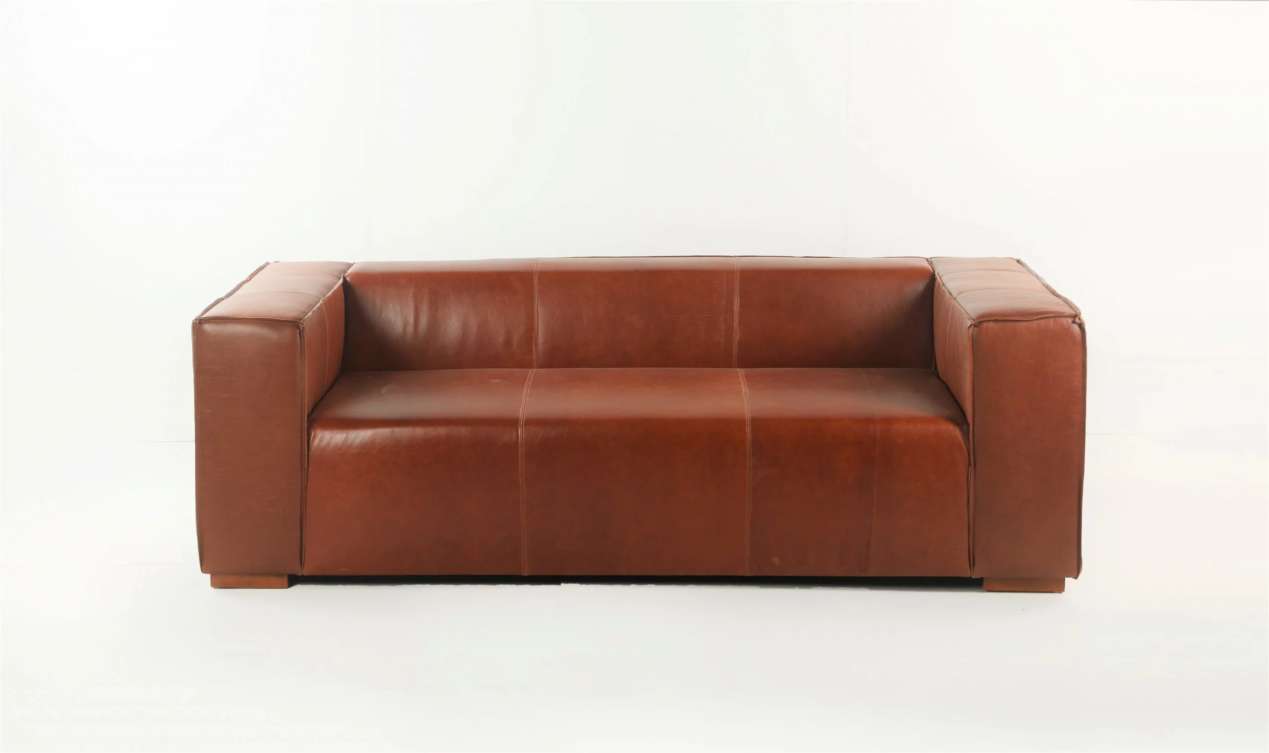 Sofá de Cuero – Tenor, Color Fargo Whiskey, Cuero 100% Natural Uruguayo – Ancho 210 cm – Oferta