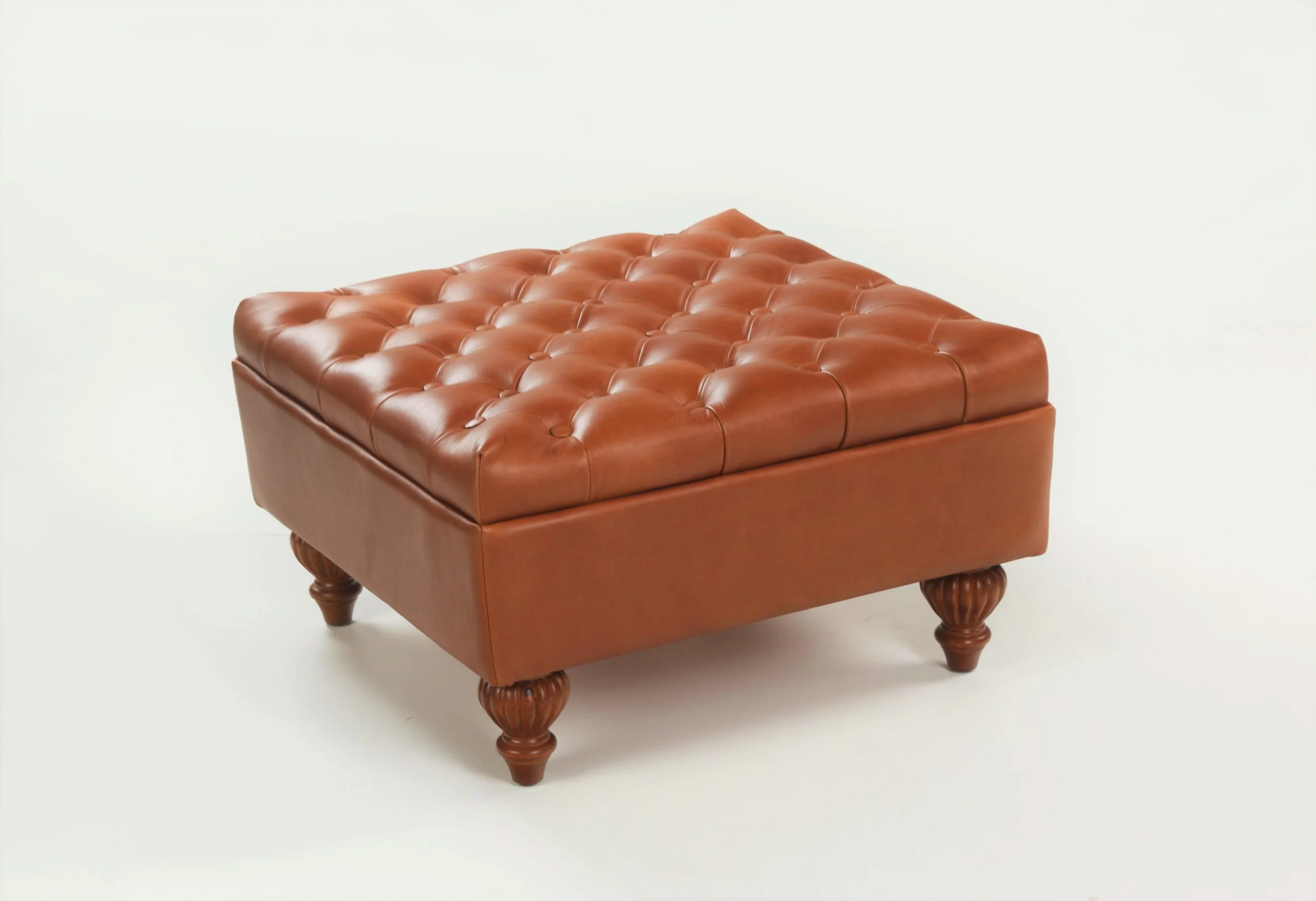 Pouf de Cuero – Pouf Ottoman de Cuero – Capitoné, Color Fargo Whiskey 70x70x42cm, Cuero 100% Natural Uruguayo – Oferta
