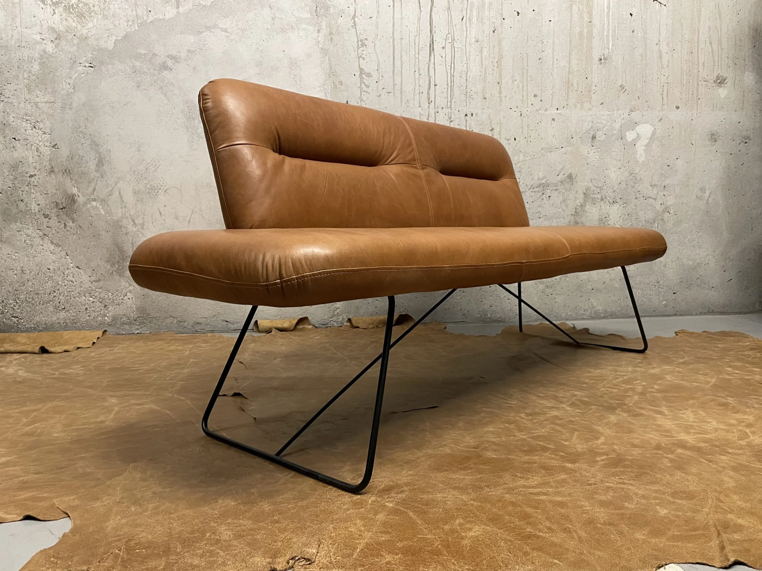 Banqueta de Cuero y Acero – Slim Noma
