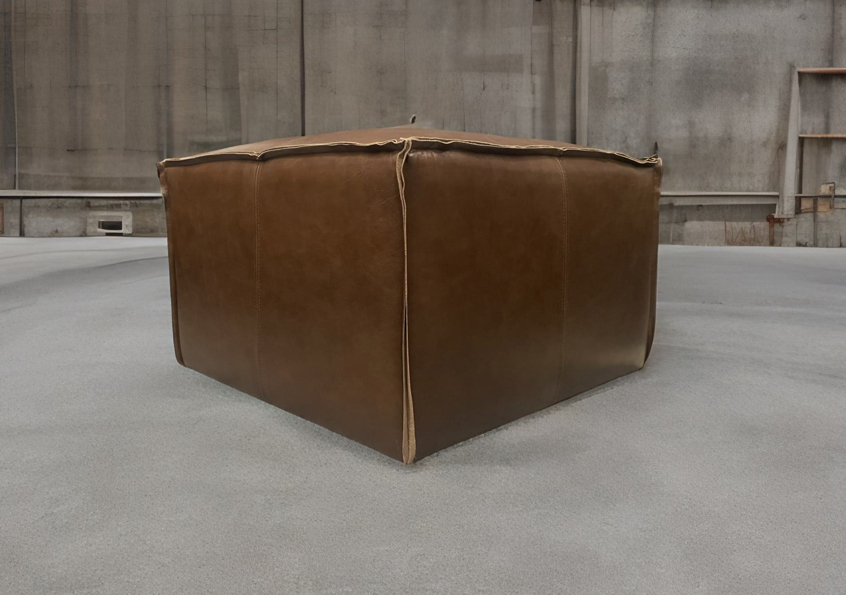 Pouf de Cuero – Tenor, Costura tipo pestaña, Color Fargo Dk Brown, 70x70x45cm, Cuero 100% Natural Uruguayo. 7 Pouf de Cuero – Tenor, Costura tipo pestaña, Color Fargo Dk Brown, 70x70x45cm, Cuero 100% Natural Uruguayo. 7